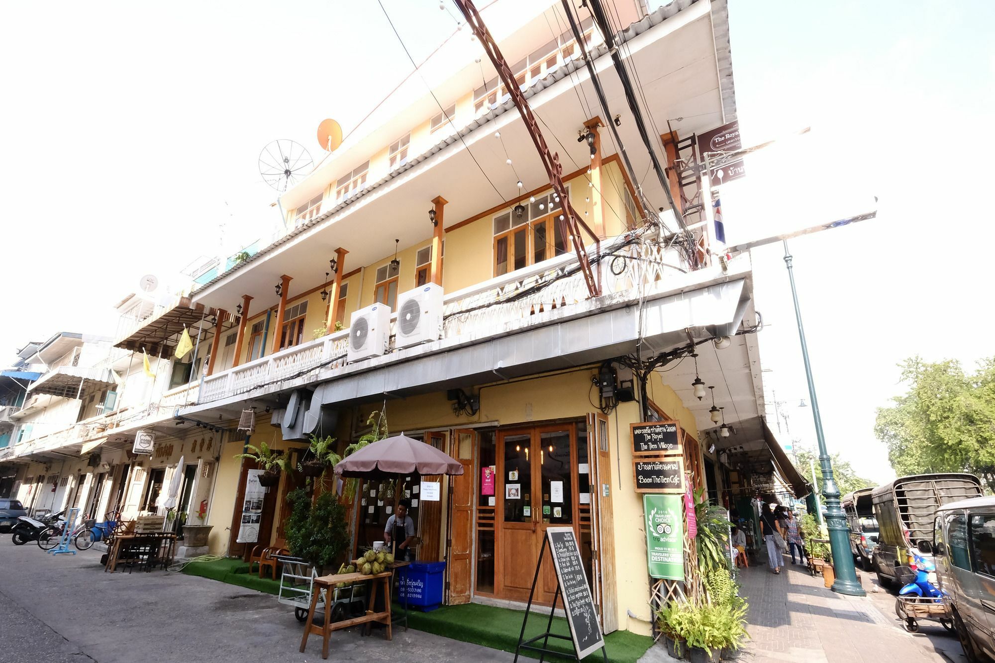 The Royal Thatien Village Bangkok Exterior photo